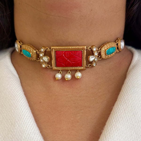 Amrapali Dainty Necklace Set