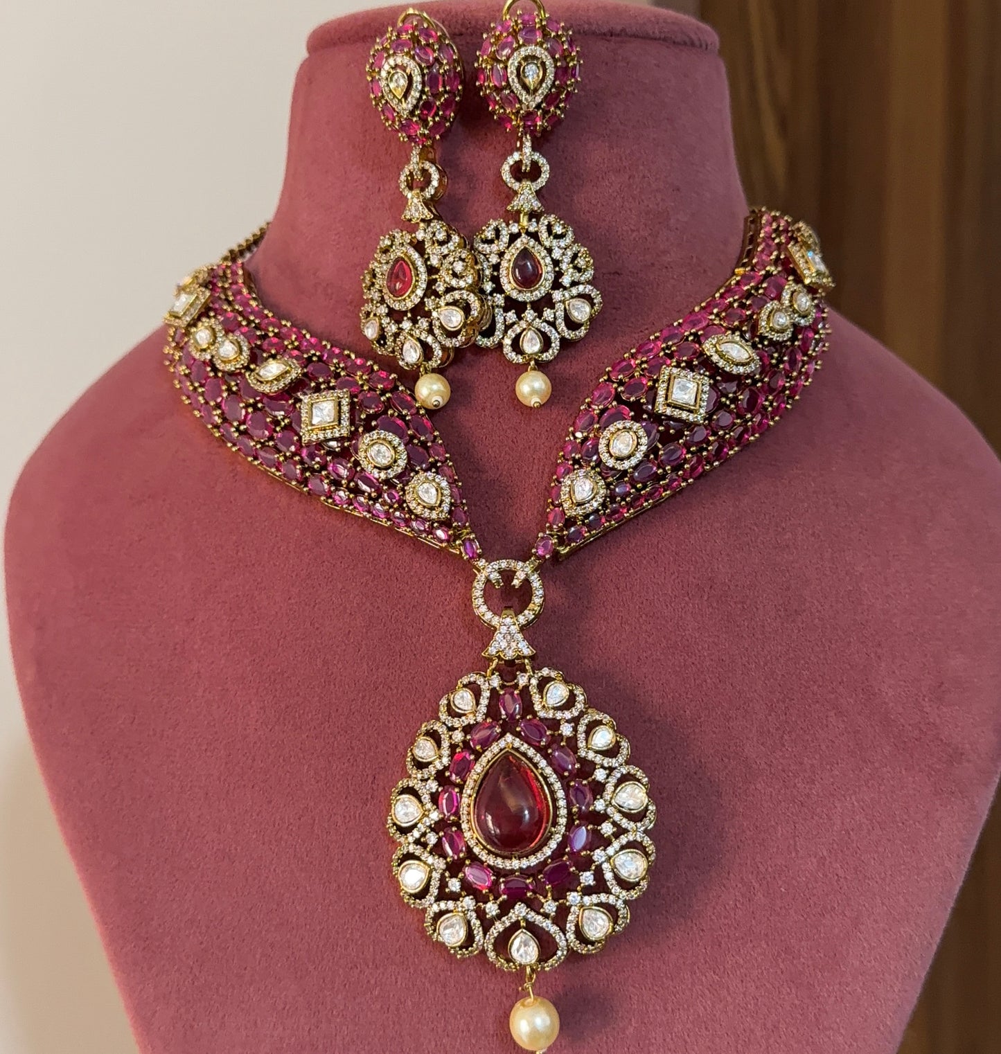 Sakshi Victorian Necklace Set