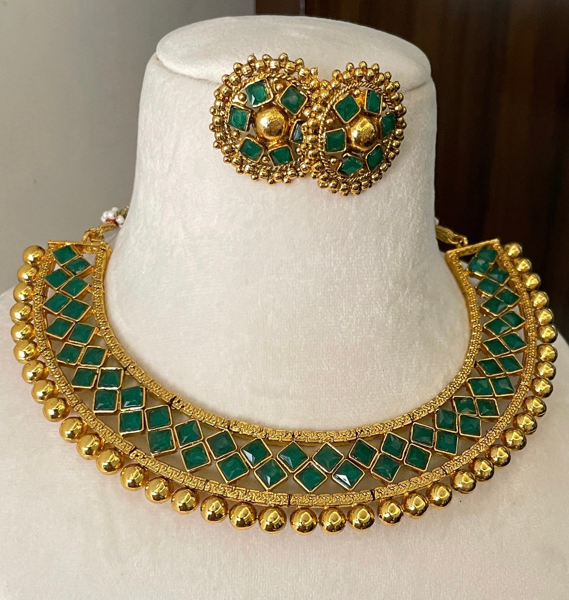 Madhur Bib Choker Set