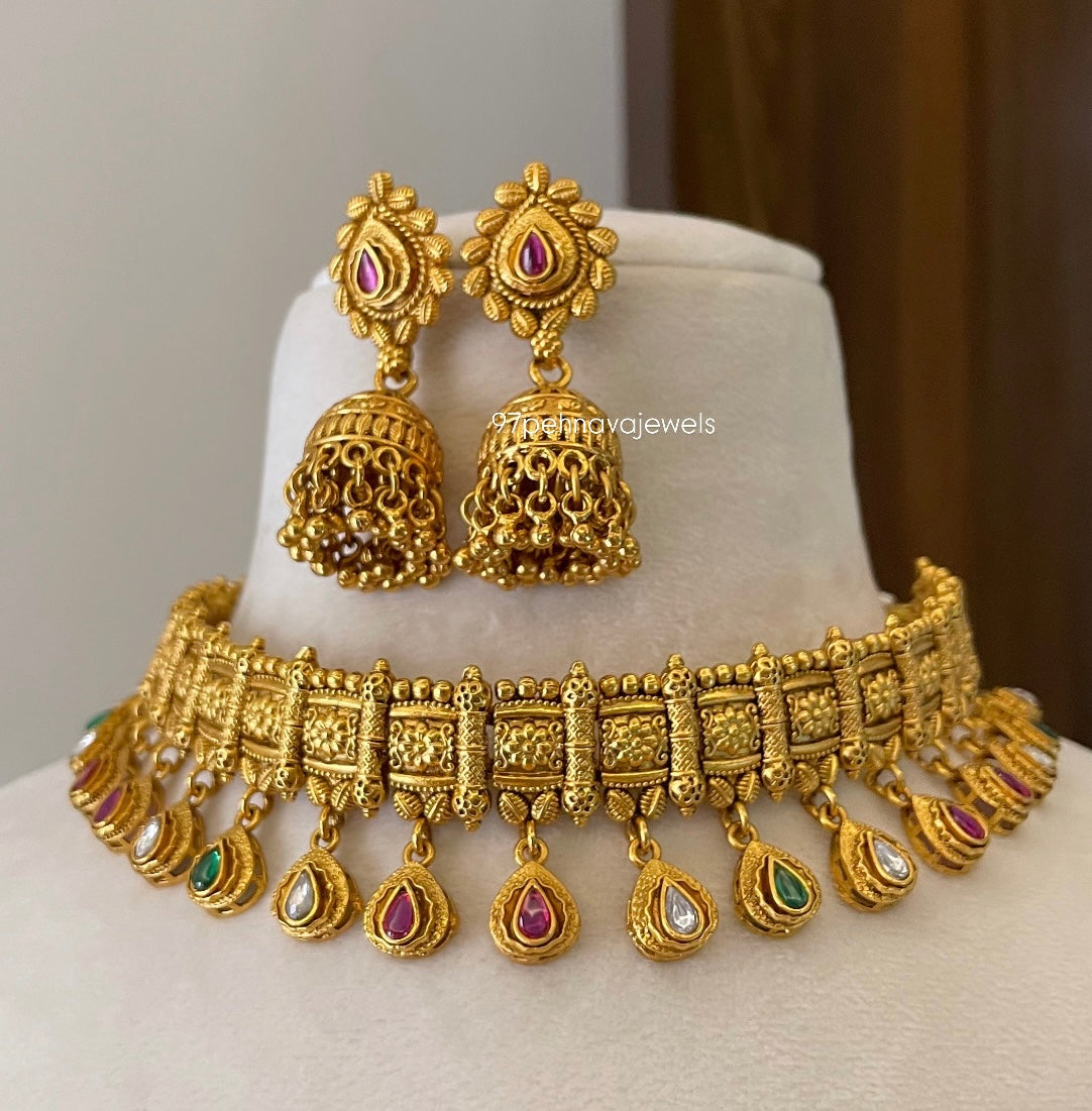 Roop Gold Look Choker Set