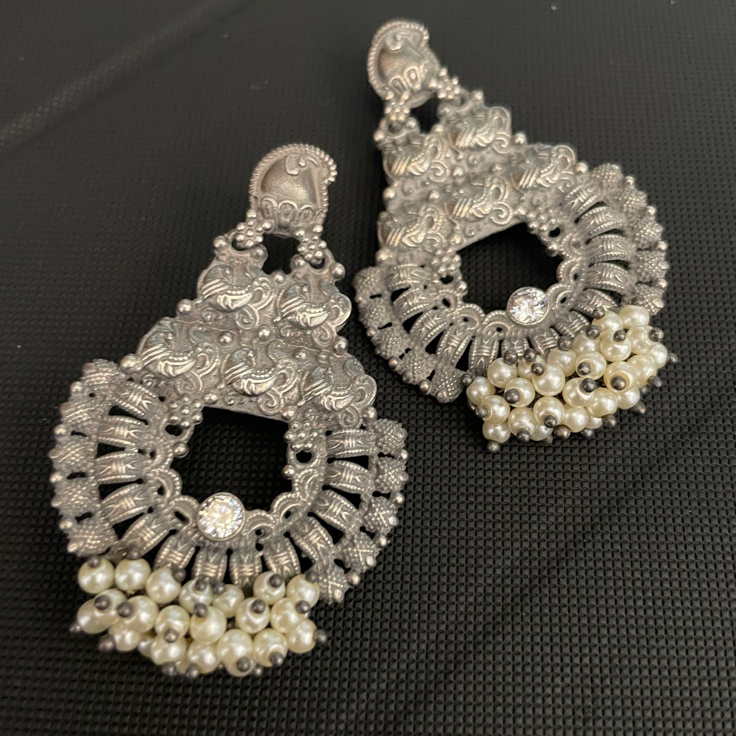 SLA Pearl Earrings