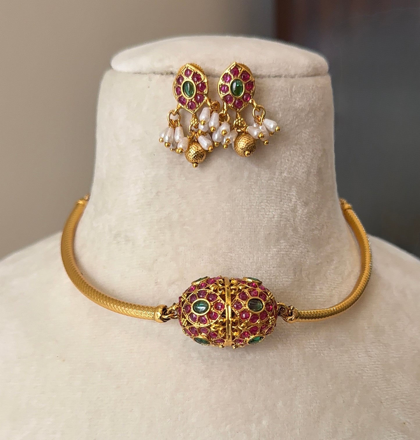 Damini Gold look Hasli
