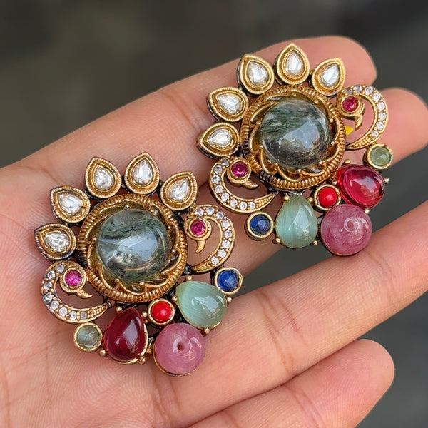 Vanya Sabya Stud earrings