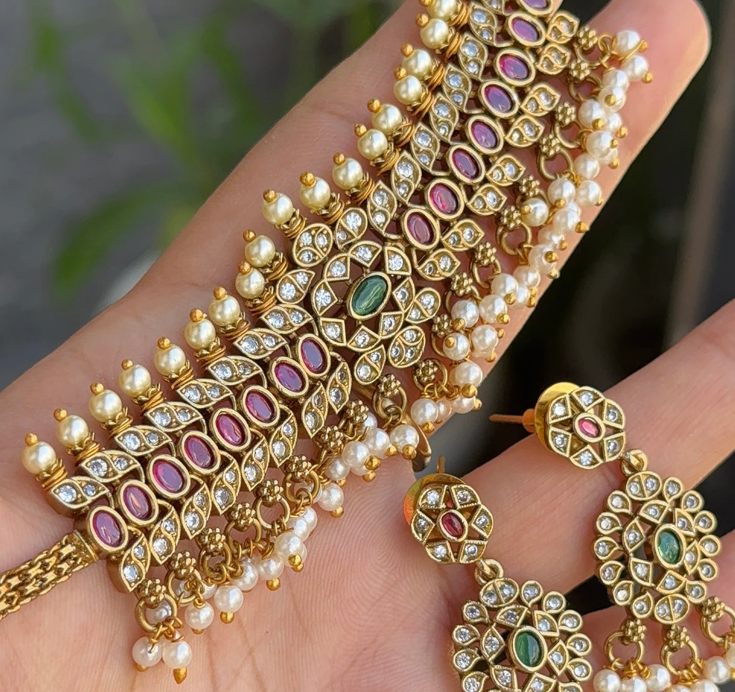 Sridha Dainty Gold Choker Set