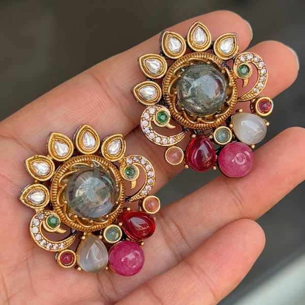 Vanya Sabya Stud earrings