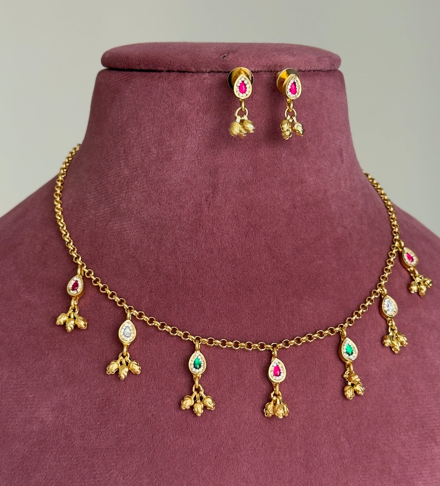 Basant Minimal Necklace Set