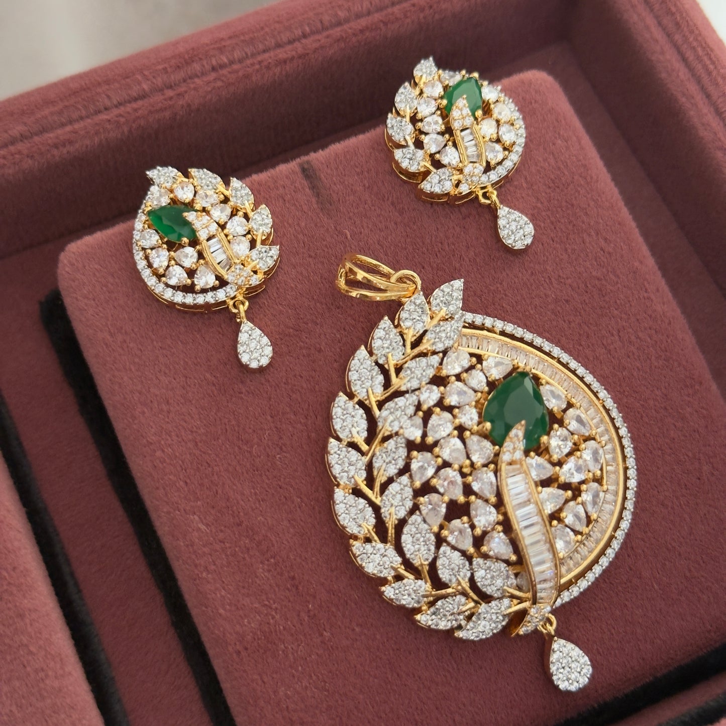 Prisha Pendant Set