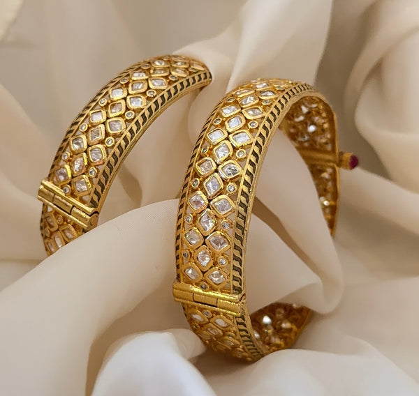 Dira Gold Opening Bangles
