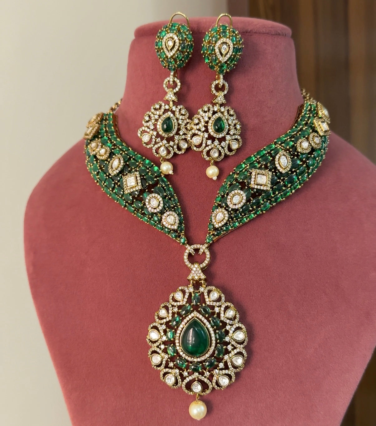 Sakshi Victorian Necklace Set