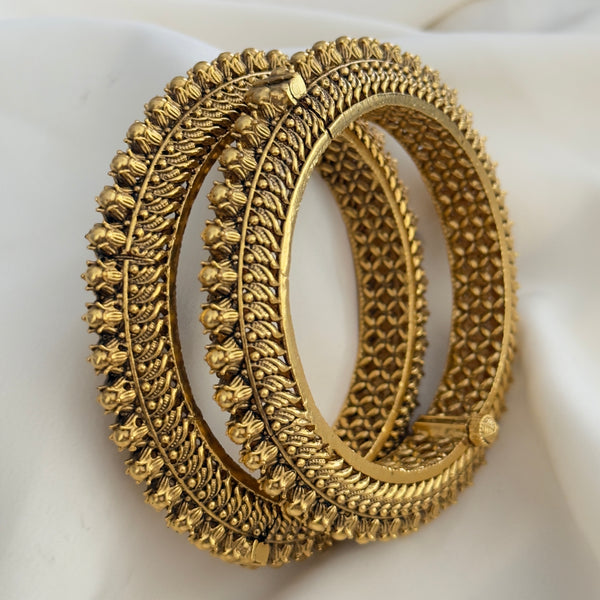Manjhari Gold Look Opening Bangles