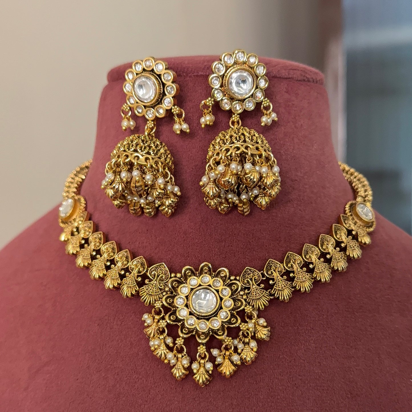 Avya Gold Look Kundan Necklace Set