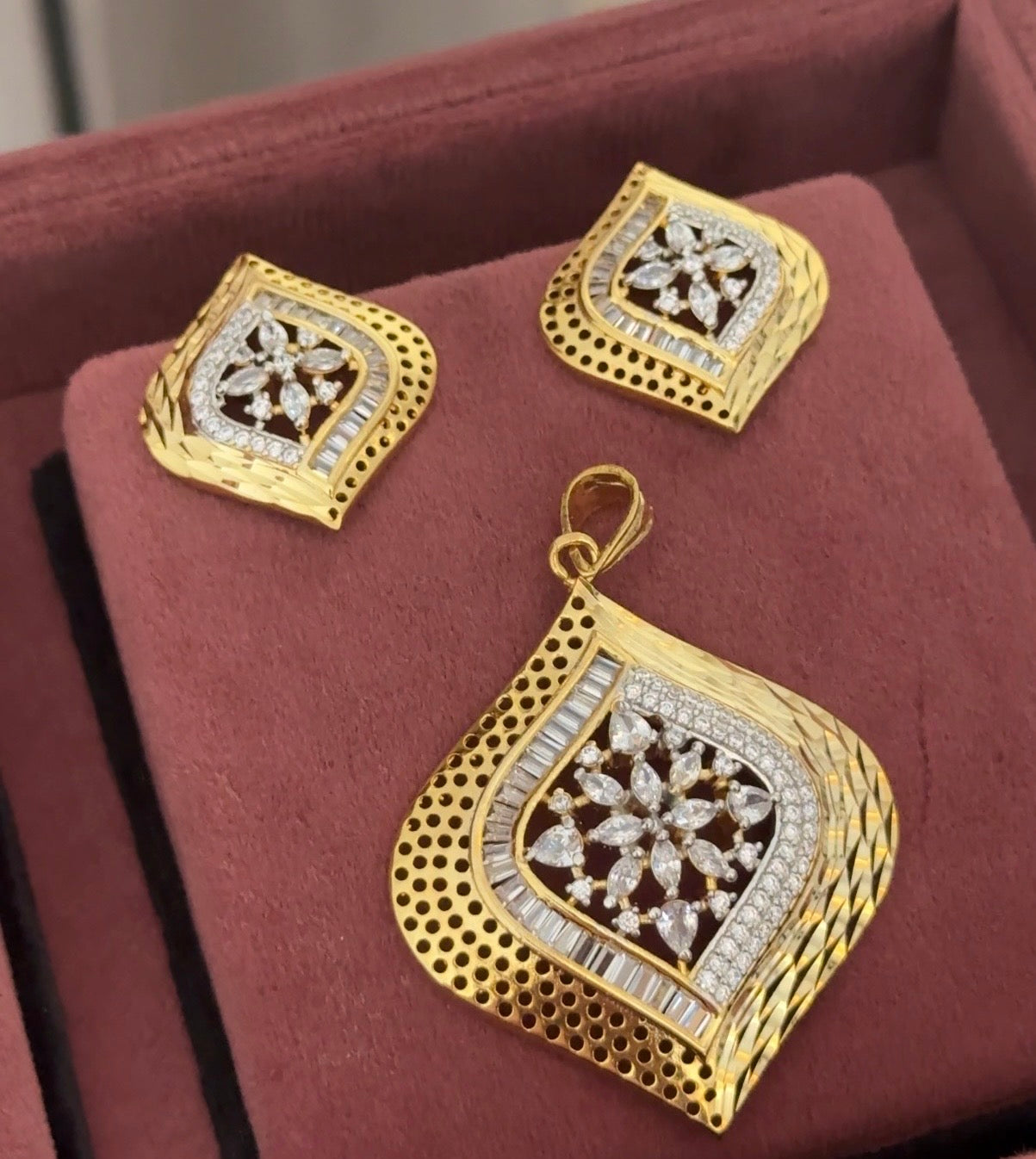 Kaveri CZ Pendant Set